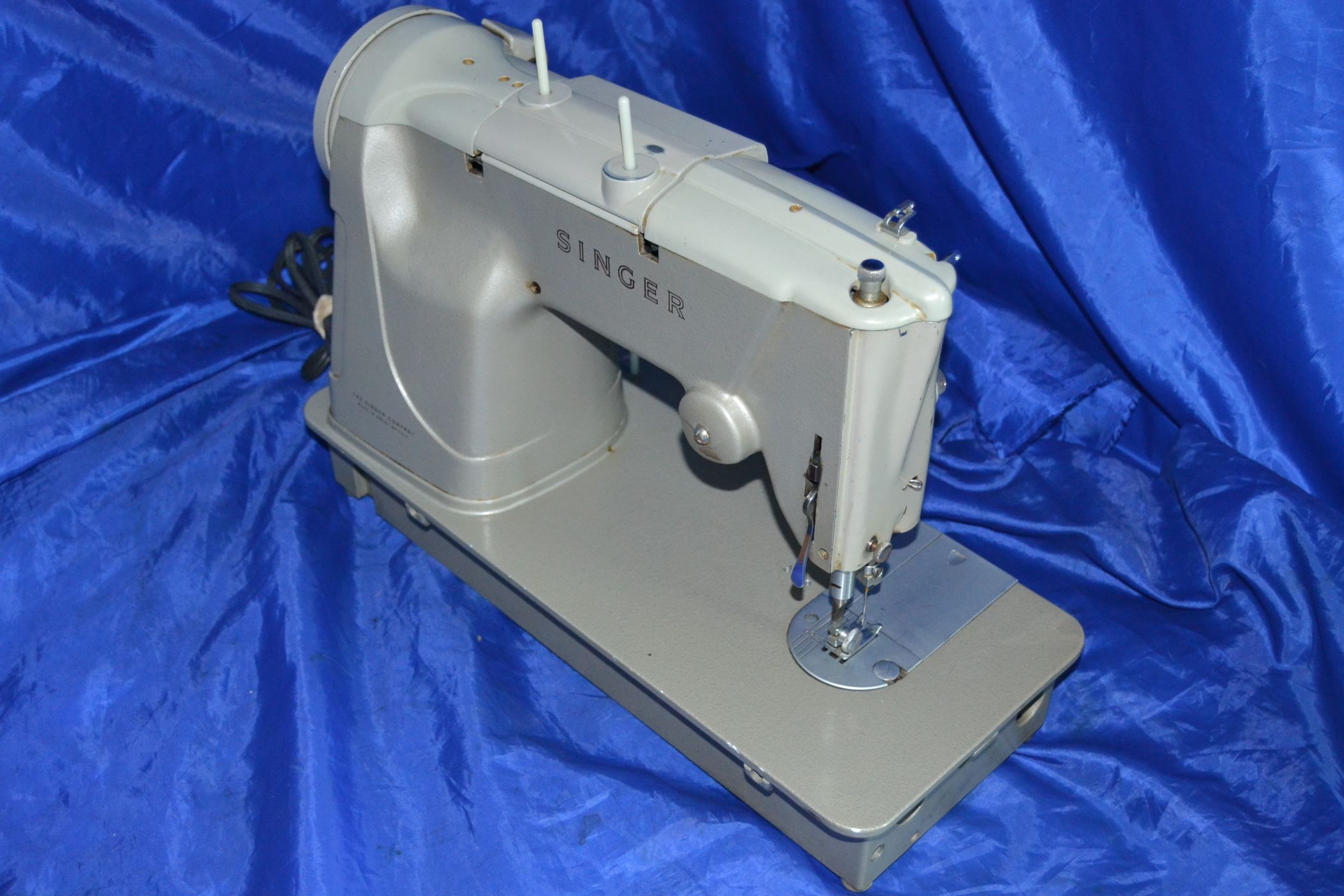 SINGER 328K STYLEOMATIC SEWING MACHINE SERIAL NO EX436700 BORN DATE